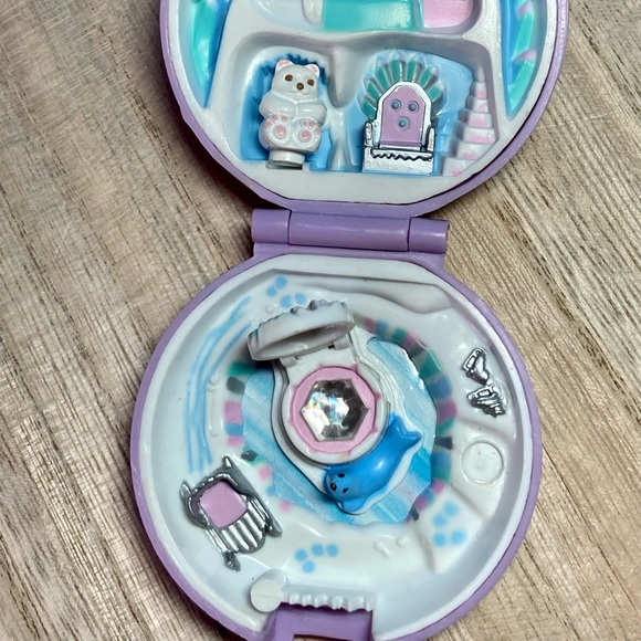 Vintage 1992 | Polly Pocket | Jeweled Iceland Princess Polly's Ice Kingd… - Picture 5 of 9